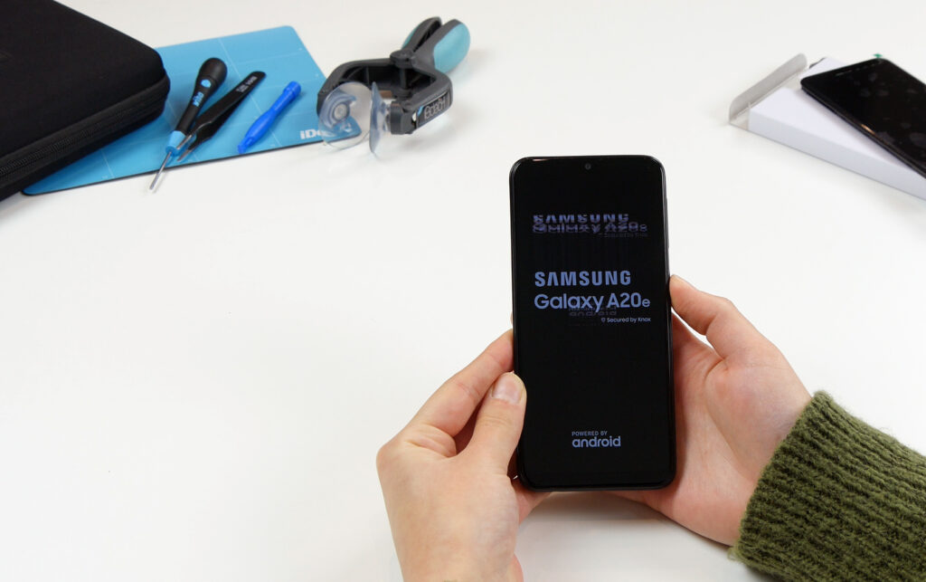 Ein Galaxy A20e mit kaputtem Display
