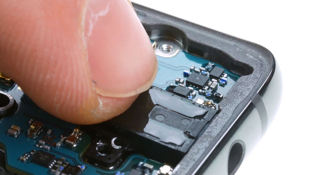 s10 headphone jack